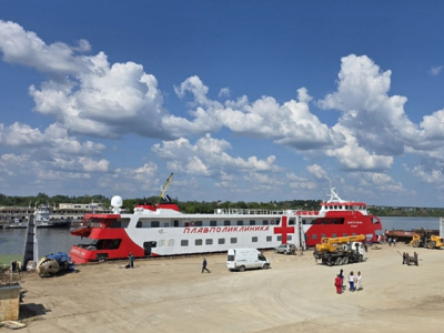 Плавучий госпиталь из Коломны прибыл в Югру