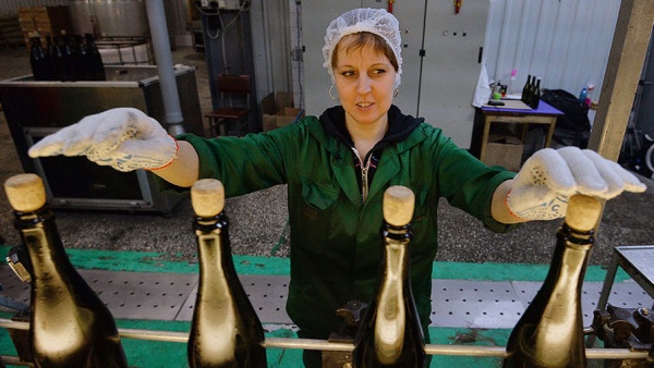 Производитель шампанского взыскивает деньги с компании из Воскресенска