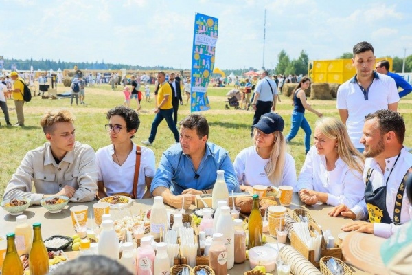 Коломенцы задали вопросы губернатору на фестивале "Сыр. Пир. Мир"