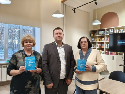 Андрей Лысенков представил свой третий сборник стихов "Стих бриз" 