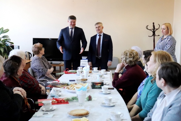 Глава городского округа Коломна провёл встречу с озёрскими пенсионерами
