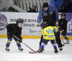 Отцы и дети сыграют в хоккей в конькобежном центре "Коломна"