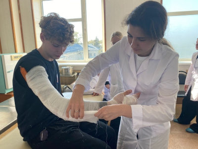 Коломенские школьники на практике изучают основы первой медицинской помощи