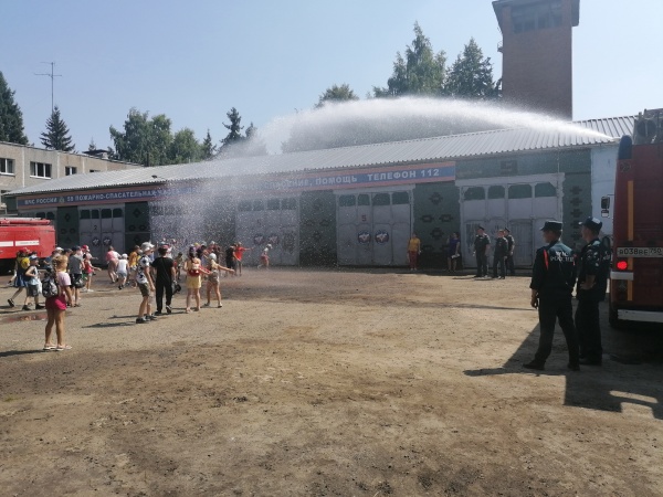 Зарайские школьники побывали в гостях у пожарных