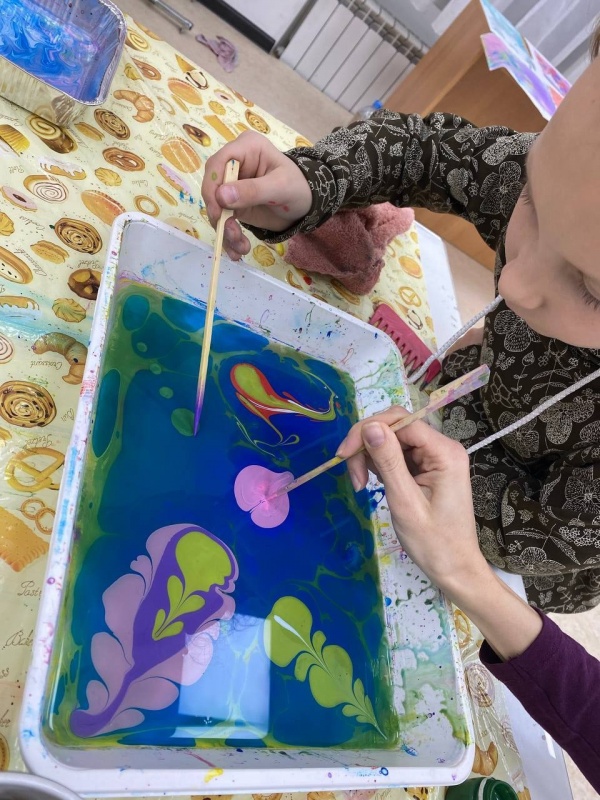 Детей научат рисовать на поверхности воды