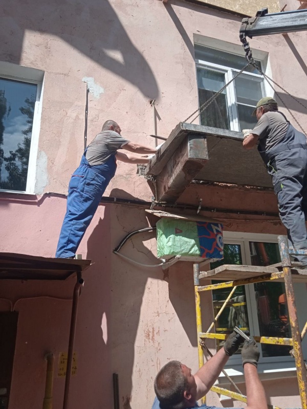 В доме по улице Малышева отремонтировали балконы