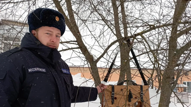 Сотрудники Мособлпожспаса Егорьевска присоединились к акции "Покорми птиц зимой" 