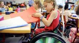 Назначены именные стипендии для детей-инвалидов