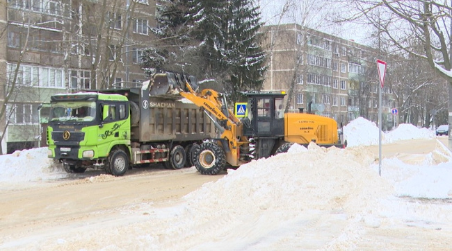 Озёры убирают от снега