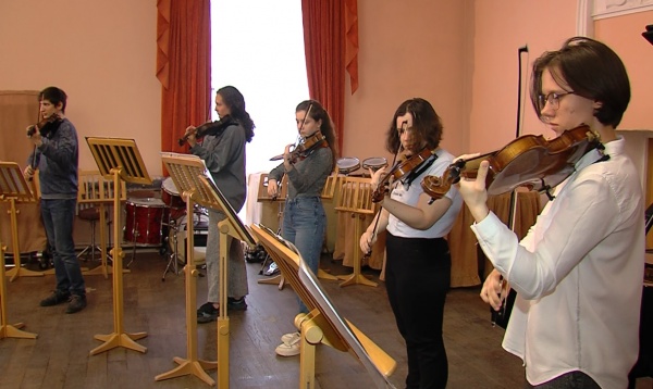 Ансамбль скрипачей - один из самых красивых коллективов музыкального колледжа 