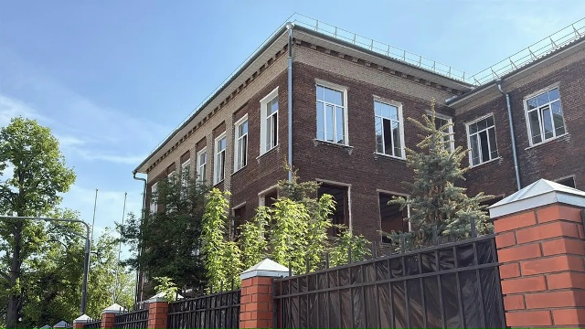 В корпусе школы № 14 на улице Зайцева продолжается капремонт