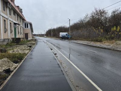 Строительство тротуара на &quot;пьяной дороге&quot; подходит к концу 