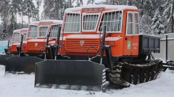 Парк лесопожарной техники в Подмосковье пополнили гусеничные тракторы