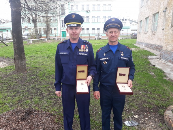 Коломенские пожарные и спасатель получили заслуженные награды