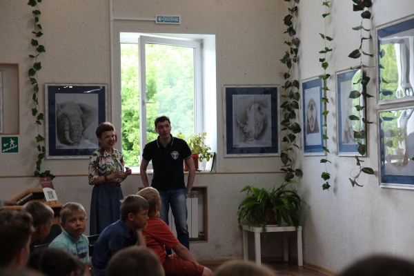 В Доме Озерова дети встретились с автором выставки