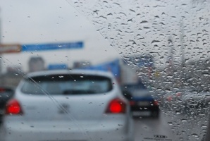 ГИБДД призывает водителей быть внимательнее из-за ухудшения погоды