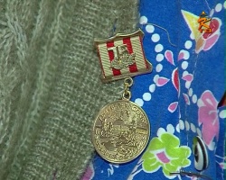Медали "За оборону Москвы" вручили двум ветеранам