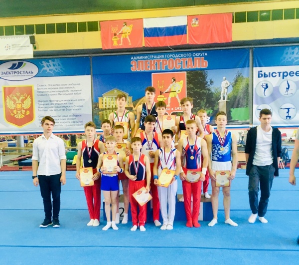 Коломенские гимнасты на пьедестале почёта
