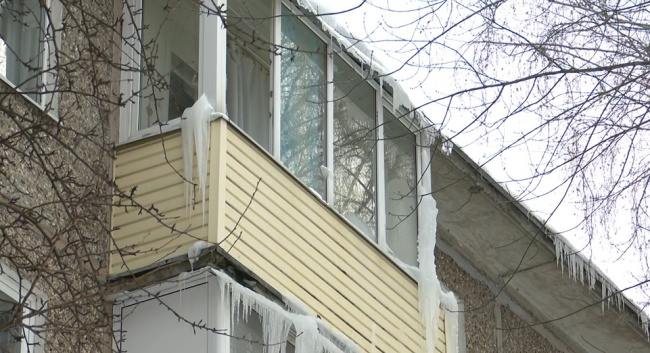 Почему зимой течёт крыша и кто теперь виноват?