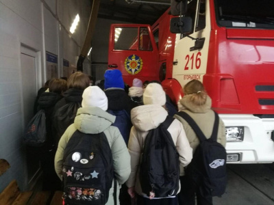 Учащиеся школы №15 на экскурсии в 216-й пожарно-спасательной части
