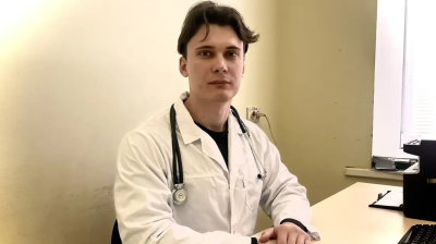 В амбулатории посёлка Фруктовая начал работу участковый врач-терапевт Максим Александров