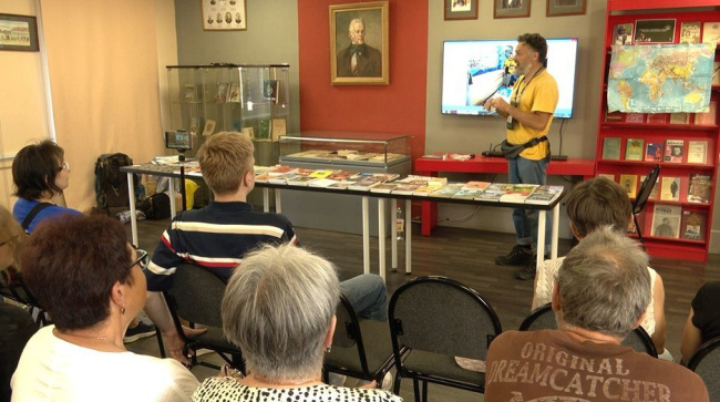 Долголеты встретились с известным путешественником