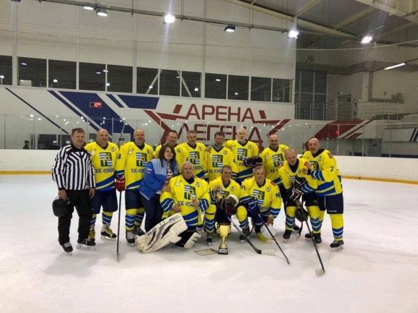 Озерчане заняли первое место на хоккейном турнире "Наши дворы"