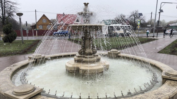 В Серебряных Прудах запустили фонтан после зимнего перерыва