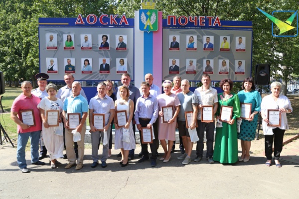 В честь 65-летия города Луховицы прошло открытие обновленной Доски Почета