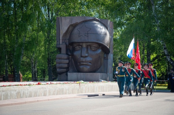 Памятники и мемориалы начали готовить ко Дню Победы
