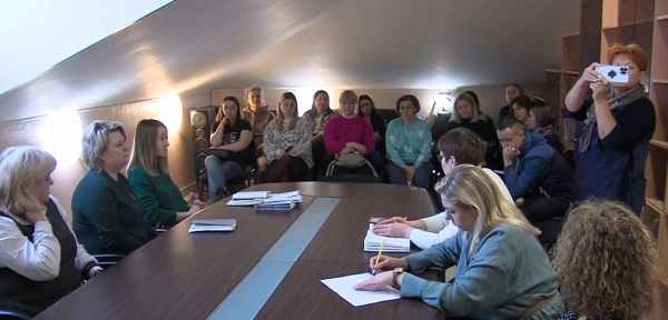 Представители администрации округа и социальных служб встретились с родителями, чьи дети проходят реабилитацию в Коломенском доме ребёнка