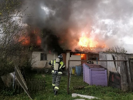 В Троицких Борках загорелся частный дом 