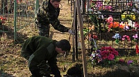 Поисковики отряда "Суворов" благоустраивают воинские захоронения