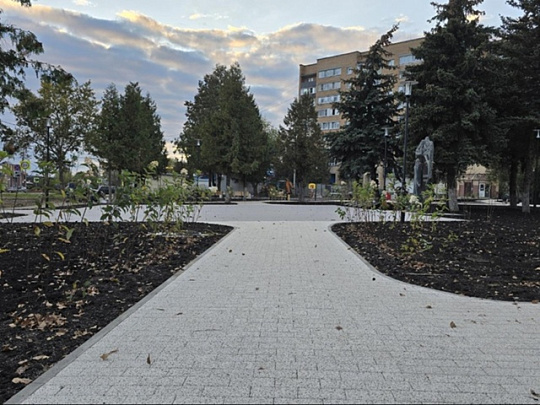 Обновление сквера в микрорайоне Катукова завершится к концу года