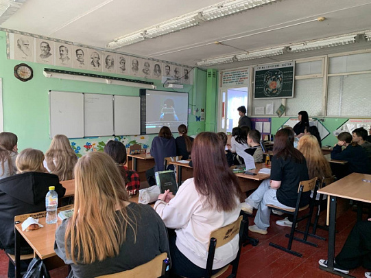 В Озёрах инспектор по делам несовершеннолетних провела для школьников акцию «Безопасный интернет»