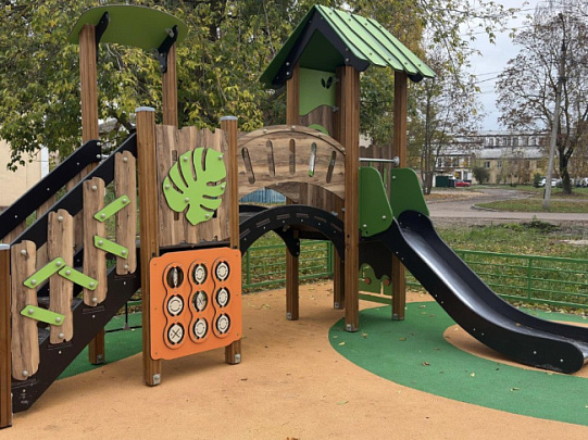 Ещё в двух коломенских дворах теперь есть отличные места для детского досуга