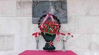 К памятной доске Борису Шавырину возложили цветы