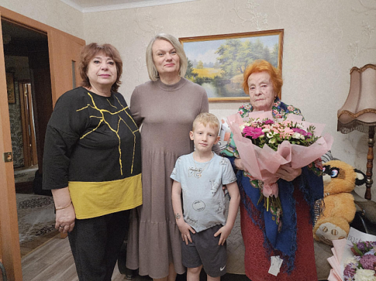 Егорьевск поздравил ветерана Лидию Корчмар с 95-летием