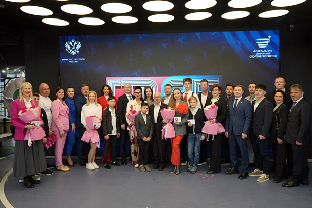 Коломенцы получили знаки отличия