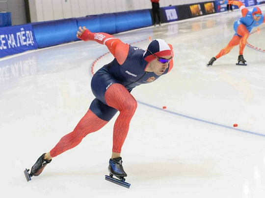 Коломенец выиграл золото чемпионата России по конькобежному спорту