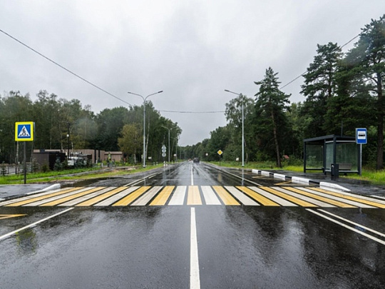 Водителям и пешеходам советуют быть осторожнее из-за раннего наступления темноты