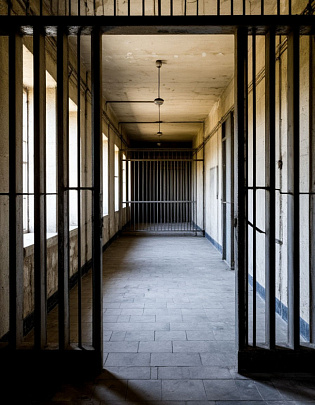 Курьер-мошенник получил полтора года колонии за обман пожилой женщины