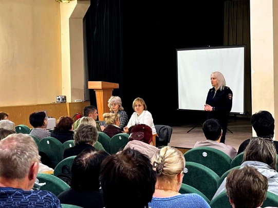 Встреча с опекунами в Луховицах в День правовой помощи детям 