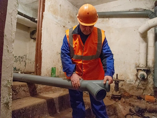 В Коломне ликвидировали канализационный засор