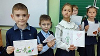 Школьники написали слова поддержки для российских военнослужащих