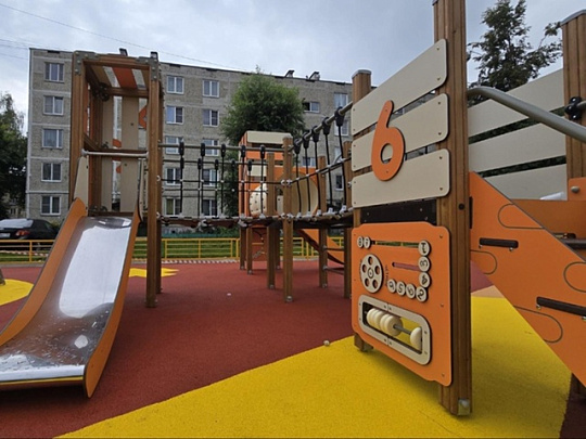 Детскую площадку с математическим дизайном установили на улице Зелёной