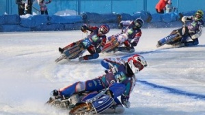 Финал первенства по мотогонкам на льду среди юниоров завершился в Луховицах