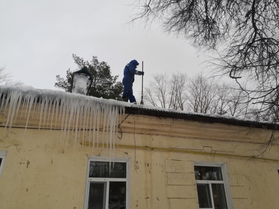 Из за протечек в крыше во всех трех