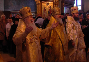 Рождественское богослужение в Тихвинском храме совершил митрополит Коломенский и Крутицкий Ювеналий