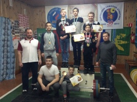 Юные тяжелоатлеты соревновались в Куровском